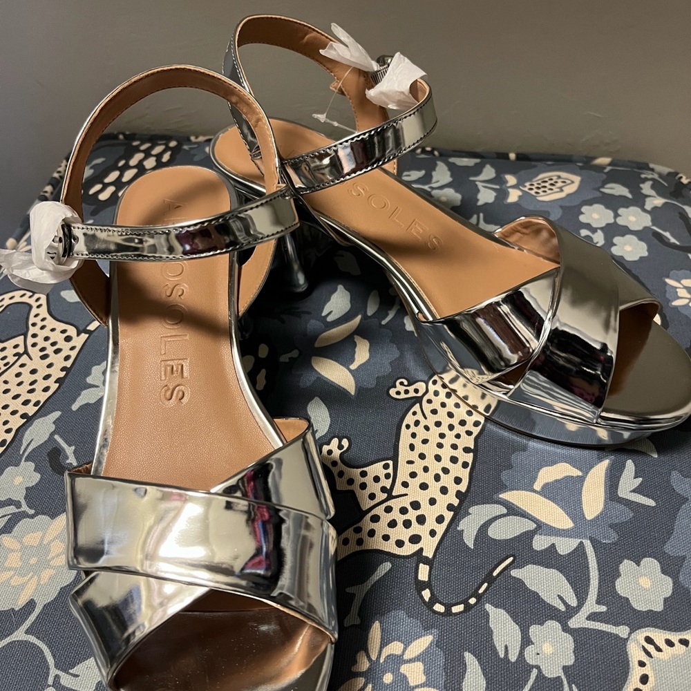 AEROSOLES Shiny Silver Heels